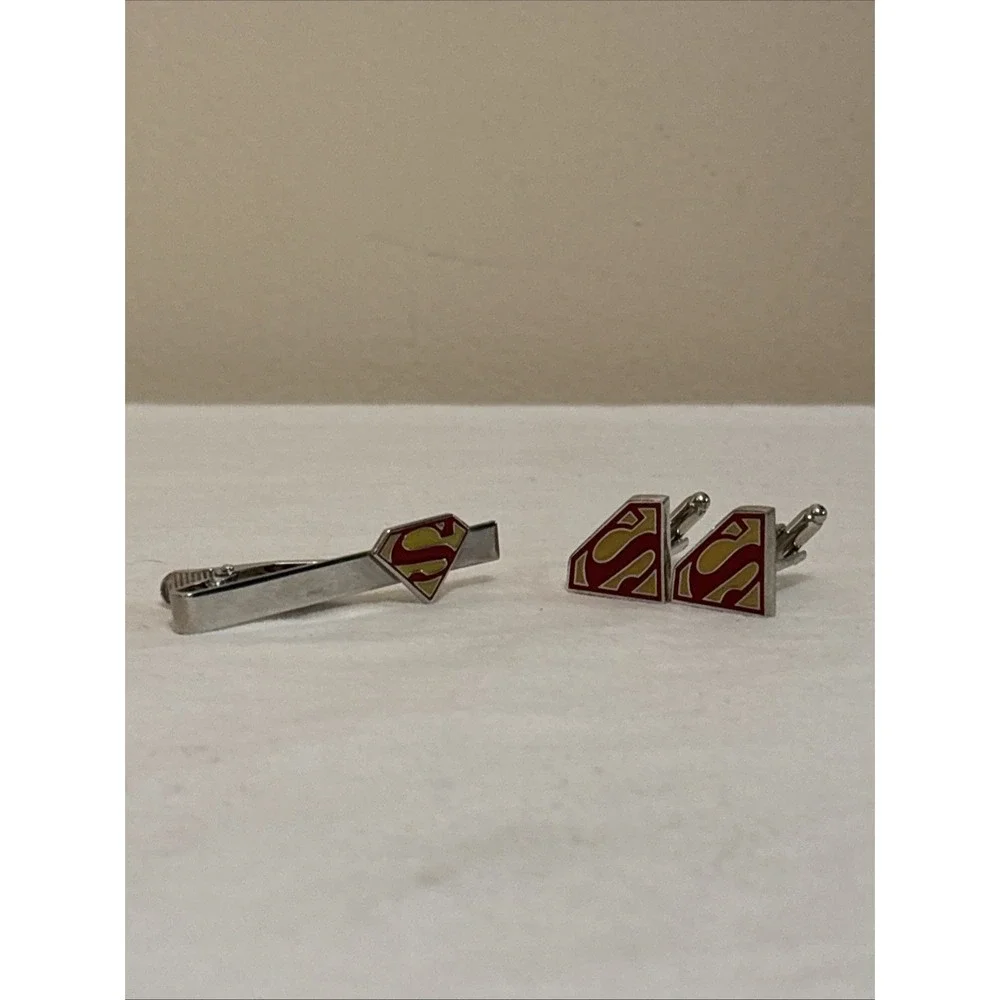 Superman Shield Tie Clip and Cufflinks Set Stainless Steel Silvertone Red Yellow